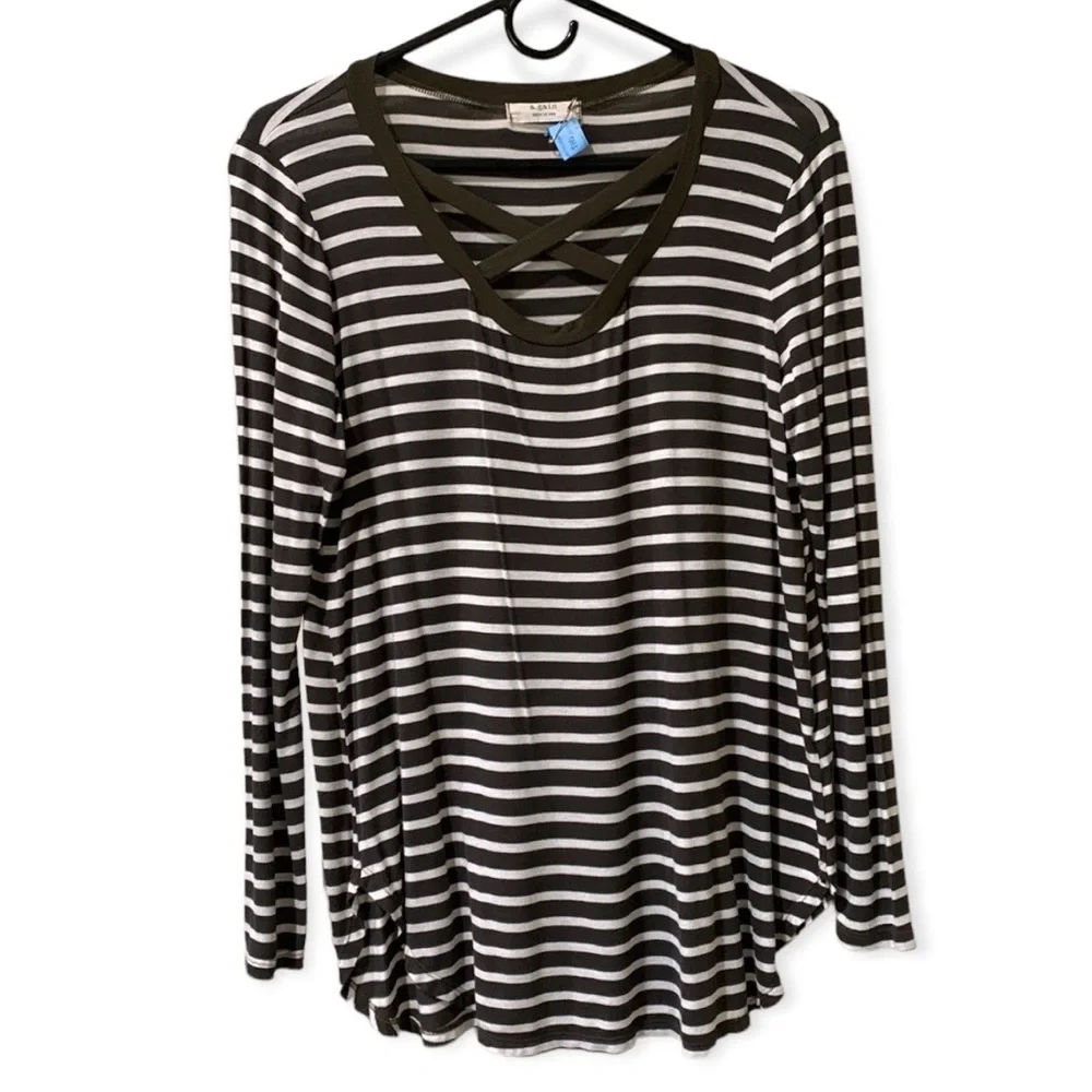 Long sleeve olive and cream medium t-shirt
